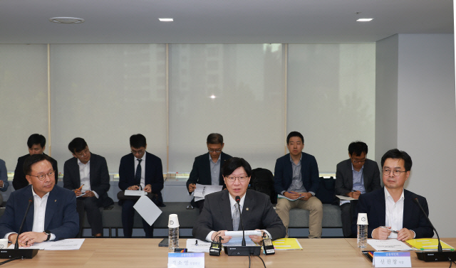 김소영(가운데) 금융위원회 부위원장이 25일 오후 서울 마포구 마포 프론트원에서 정부 관계부처 및 정책금융기관과 함께 제8차 정책금융지원협의회를 개최했다. [금융위원회 제공]